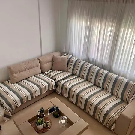 Anna's Summer House هانيوتي