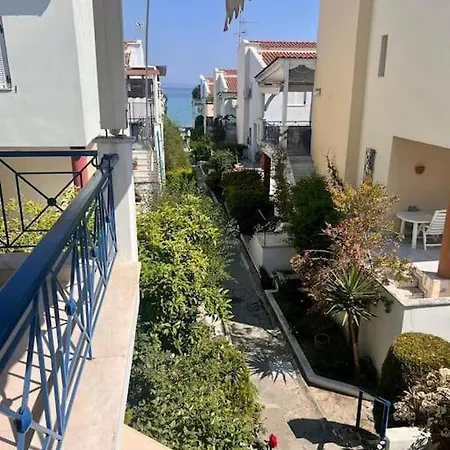 Anna's Summer House *