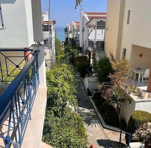 Anna's Summer House *